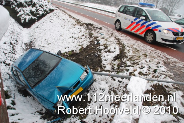 2010/23/100124_Auto_In_Sloot_Lijnden_1.jpg