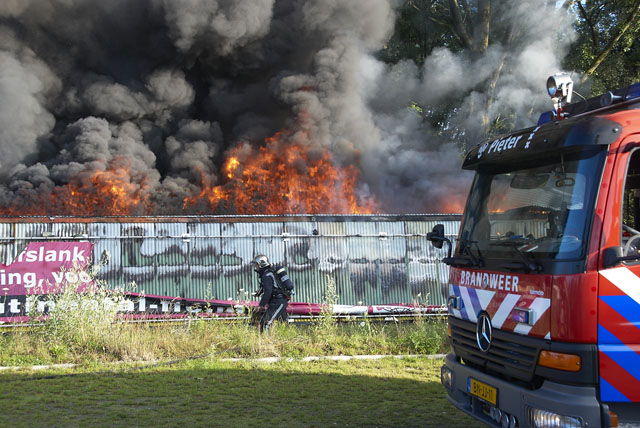 2012/162/gb_20120722_006_sportcomplex_sloten_grote_brand.jpg