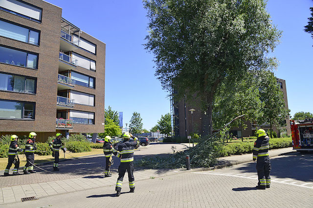 2018/152/20180701-12u56_gb_004_stormschade_franklinstraat.jpg