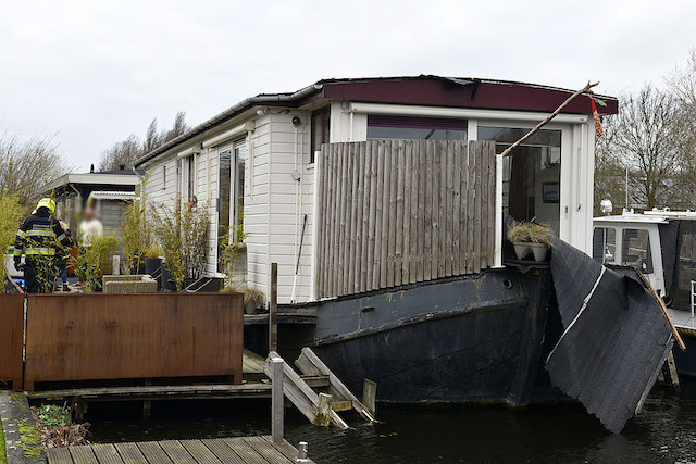 2019/64/20190316-18u01_gb_002_stormschade_nieuwemeerdijk.jpg