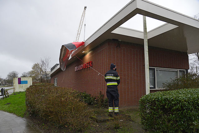 2022/26/20220206-09u55_gb_001_stormschade_spandoek.jpg