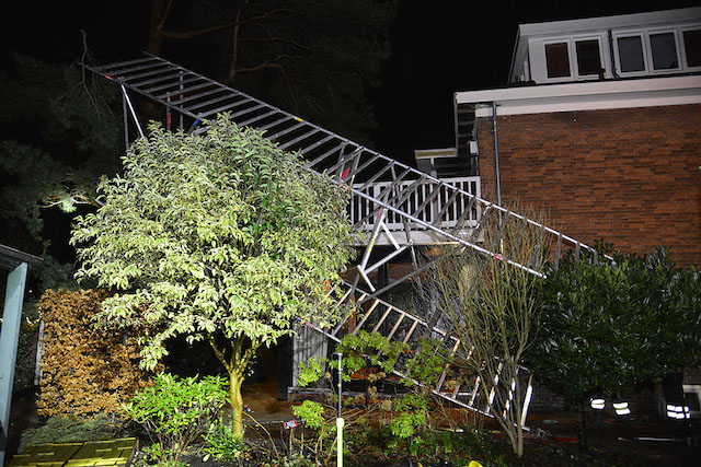 2022/28/20220206-19u29_gb_002_stormschade_leeuwerikstraat.jpg