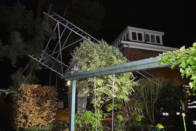 2022/28/20220206-19u29_gb_003_stormschade_leeuwerikstraat.jpg